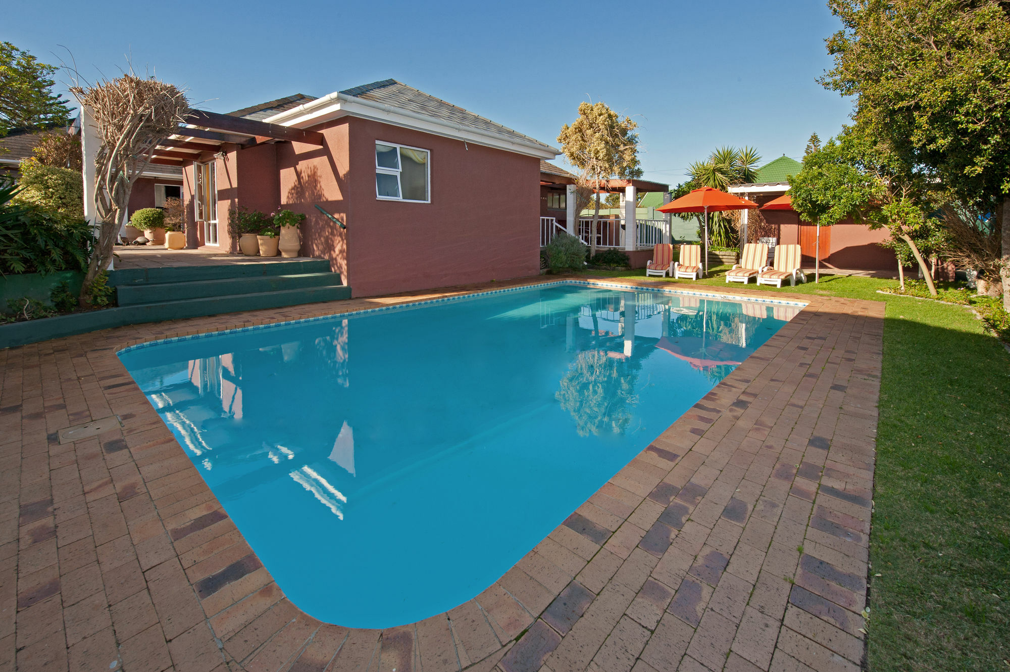 Brown Jug Guest House Hermanus Exterior photo